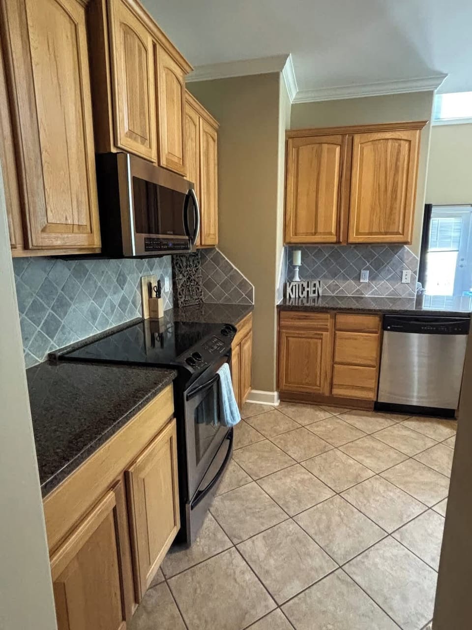 Full kitchen