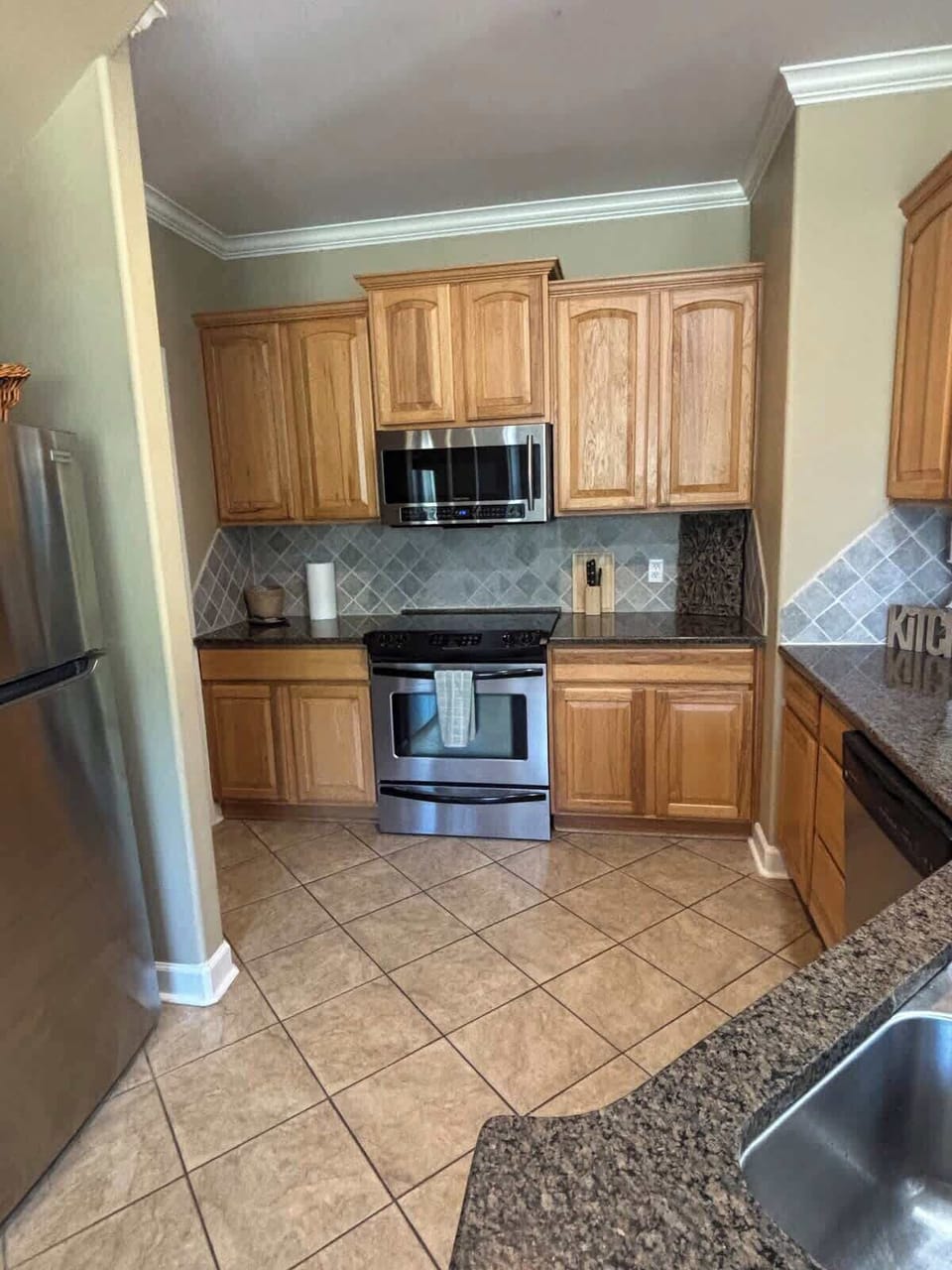 Full kitchen