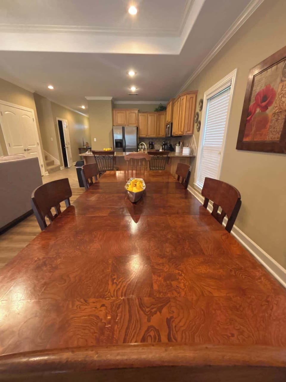 Dining area - dining table seats six 