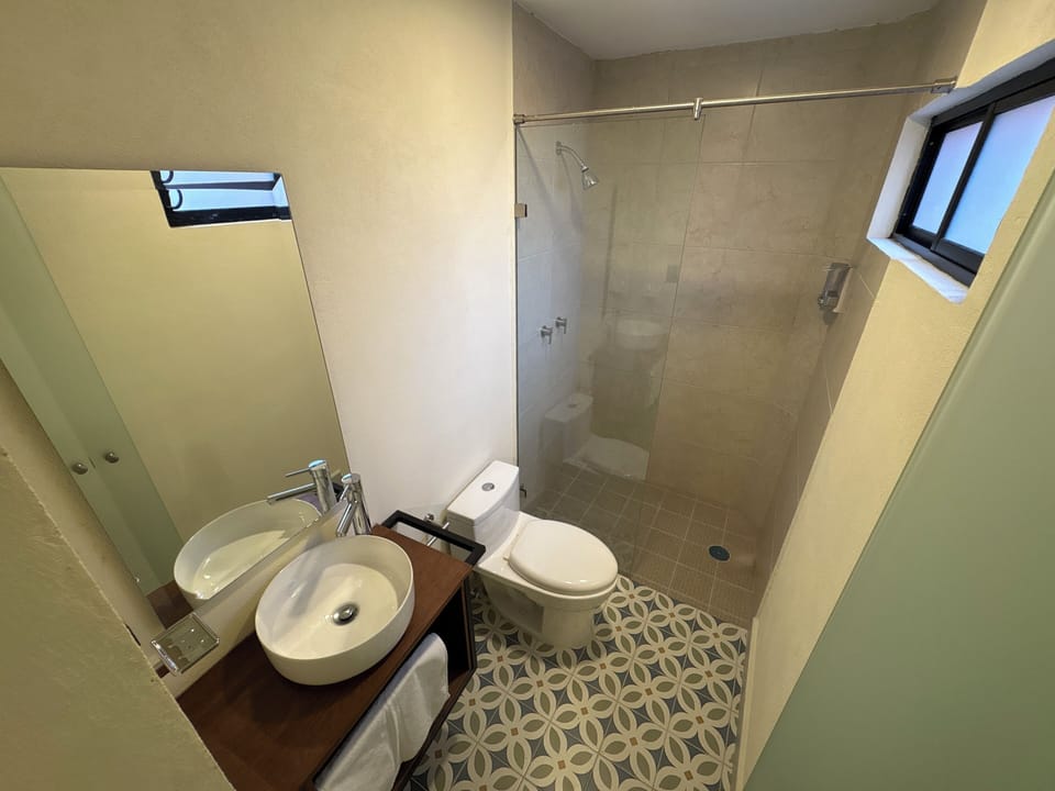 Comfort Single Room | Bathroom | Soap, shampoo, toilet paper