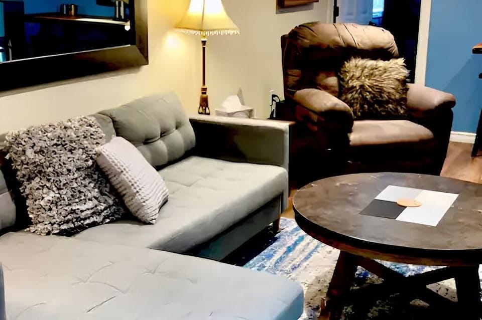 Relaxing in the Charming Basement Apartment