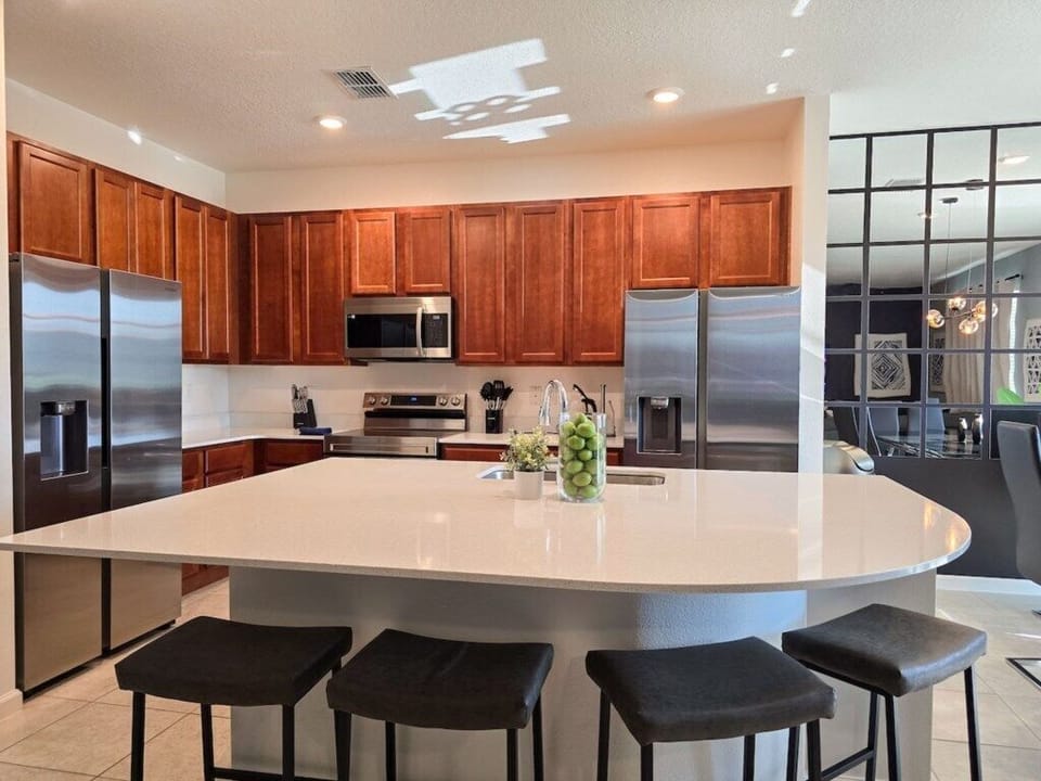 Full kitchen image 2
