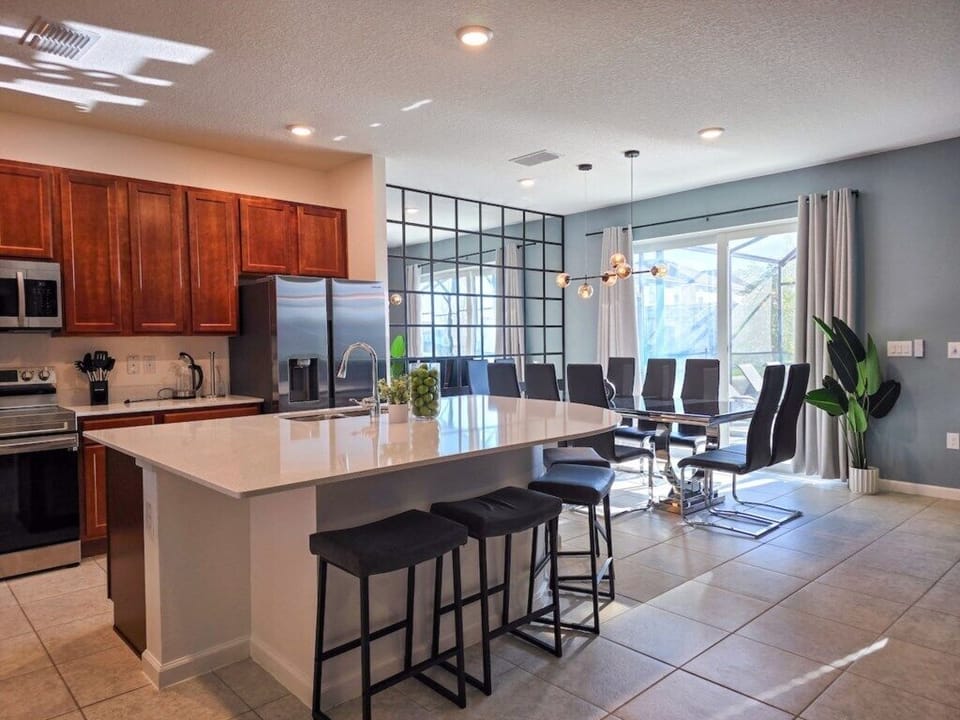 Full kitchen image 1