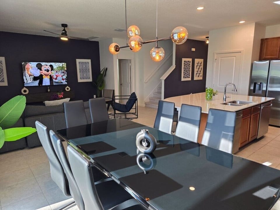 Dining area image 2