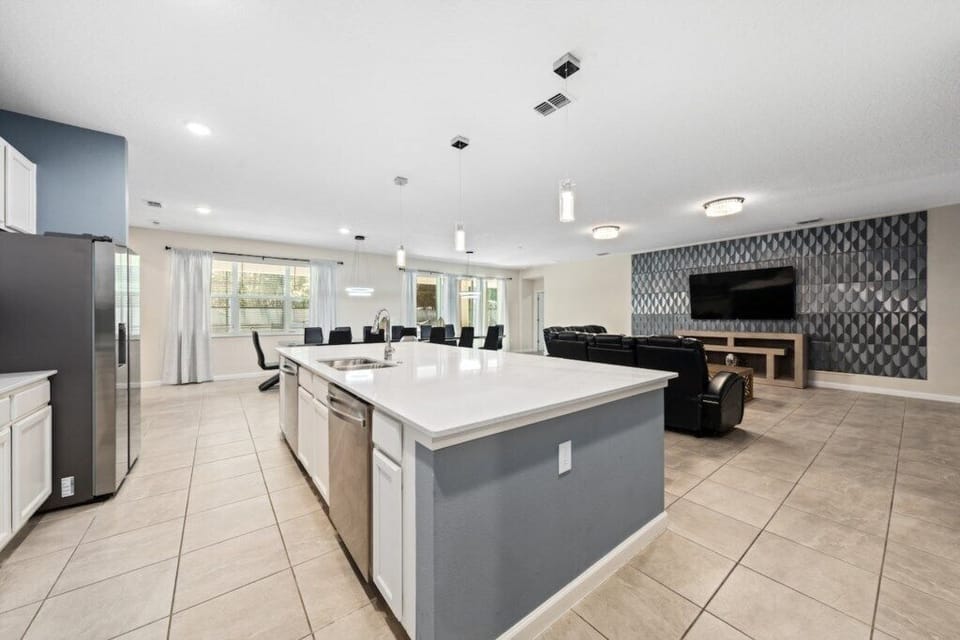 Full kitchen image 1