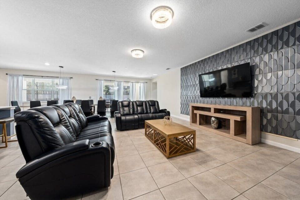 Living room image 1