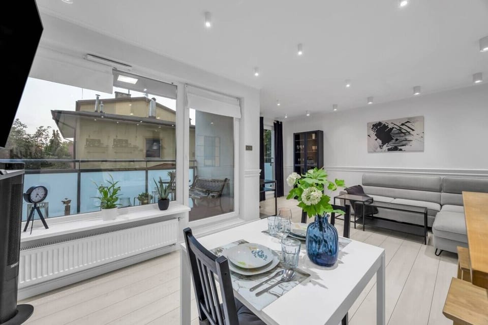 Modern Open-Plan Living Room with Designer Kitchen, Dining Area & Dedicated Workspace | Book Now with RENTUJEMY.COM
