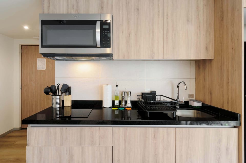 Modern kitchen with everything you need.