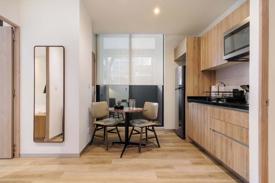 Open layout combining the kitchen and dining area.
