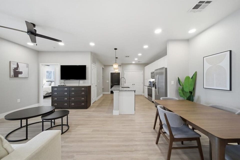 Entry to Kitchen
