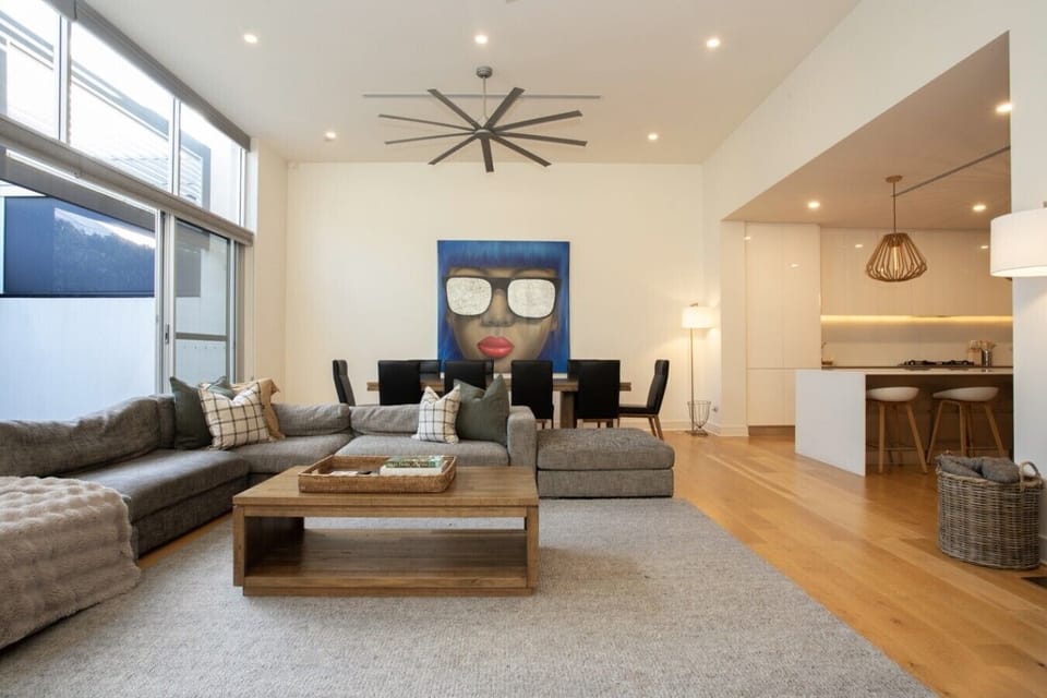 Open-plan living with bold statement artwork