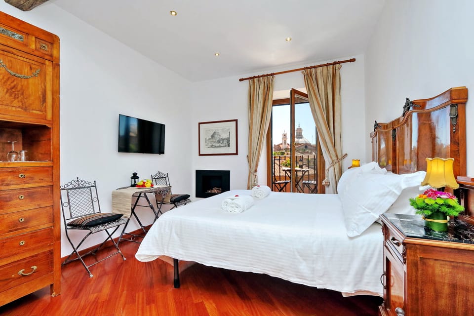 Deluxe Double Room, Balcony | Soundproofing, free WiFi