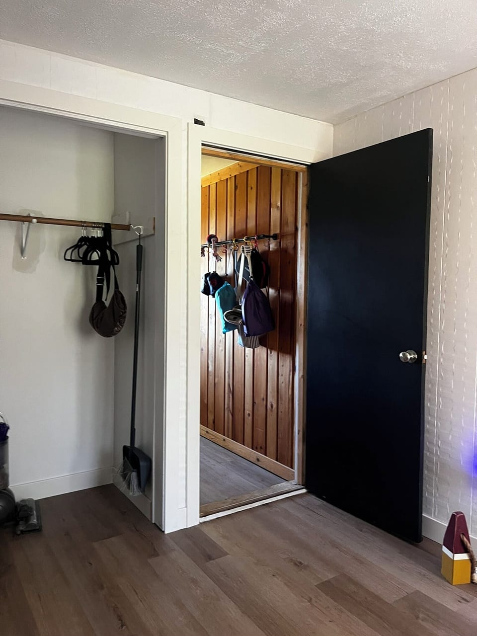 Entryway to mudroom