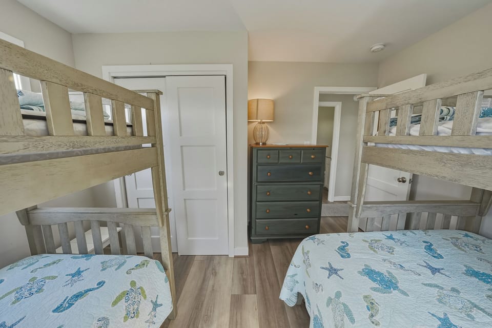 SNH426: South Nags Head 426 | ML Bedroom 3 - Pyramid Bunk Bed, Bunk Bed