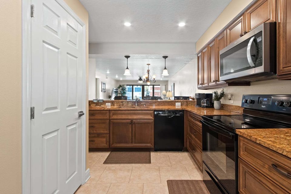 Fully equipped kitchen with everything you need