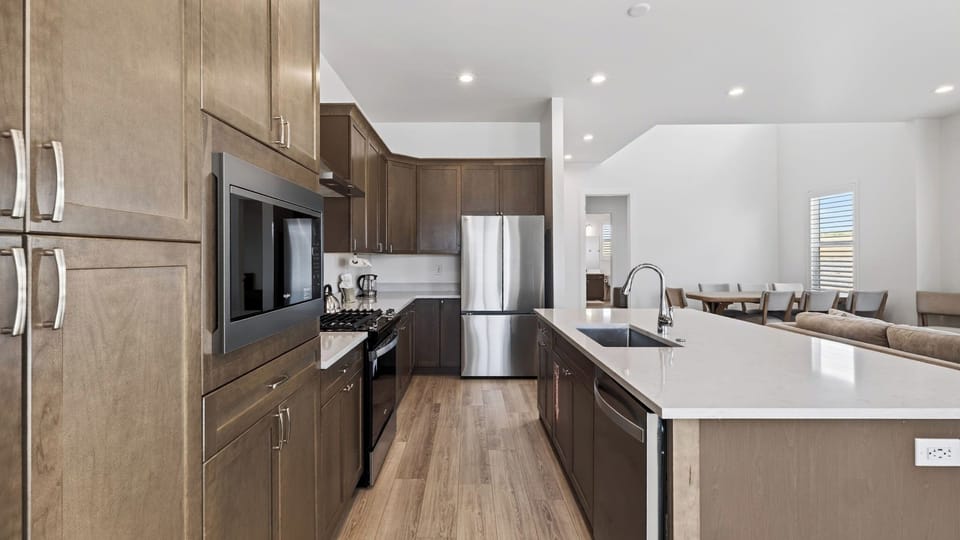 House (6 Bedrooms) | Interior