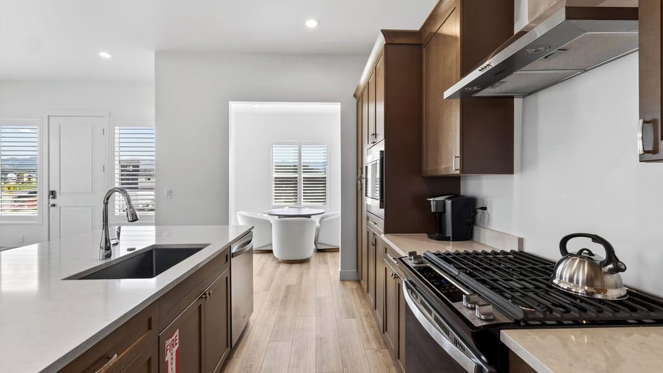 House (6 Bedrooms) | Interior