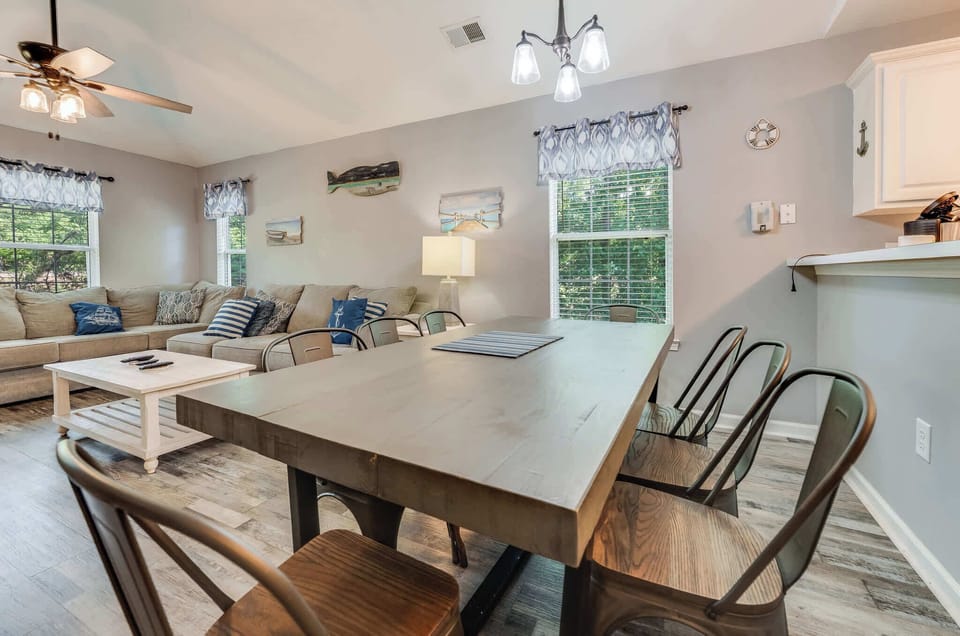 Dining Area for Family Meals 🍽️
