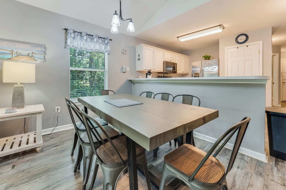 Dining Area for Family Meals 🍽️
