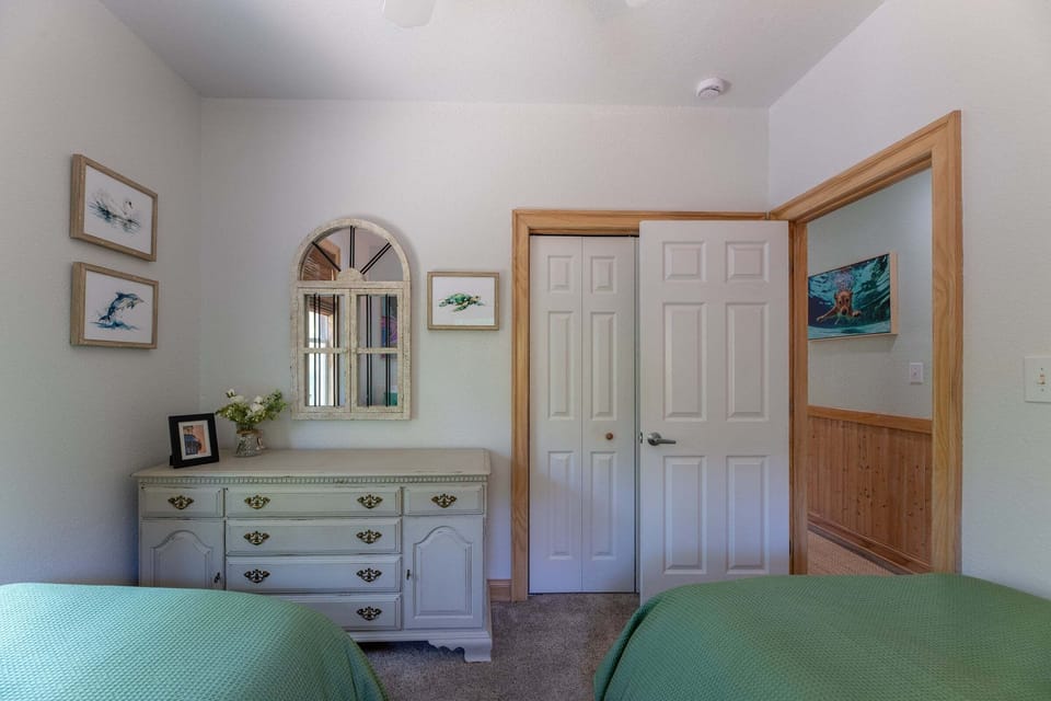 Twin Bedroom