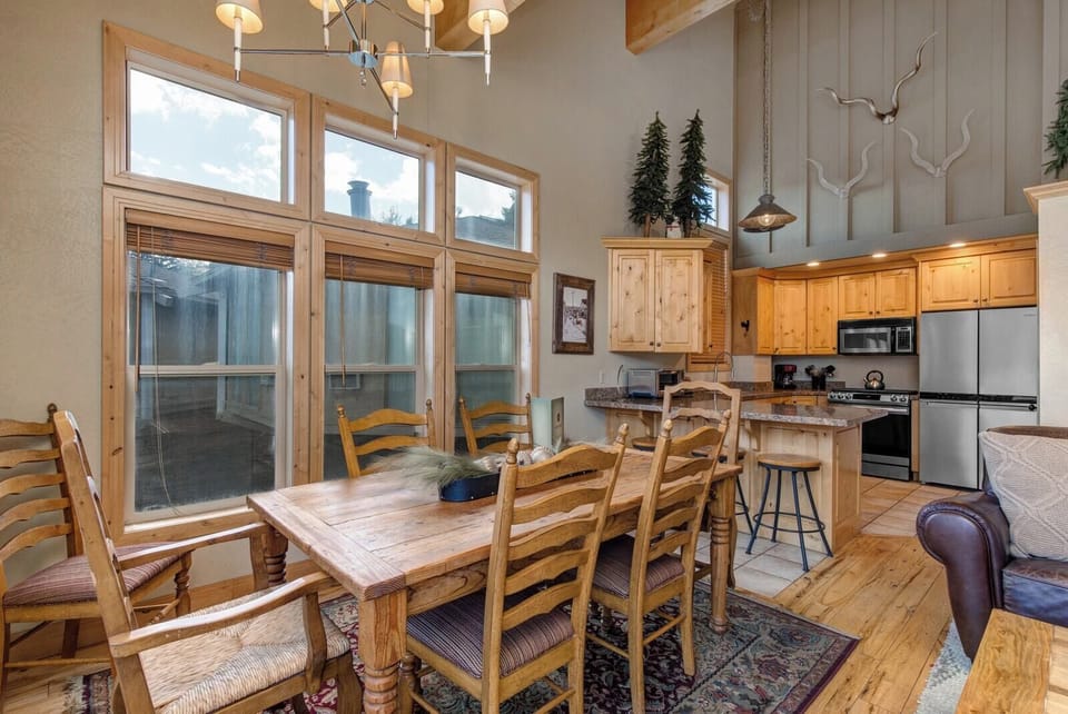 Share meals and stories at your dining table for six, with views and natural light streaming through the windows. PEA-1260
