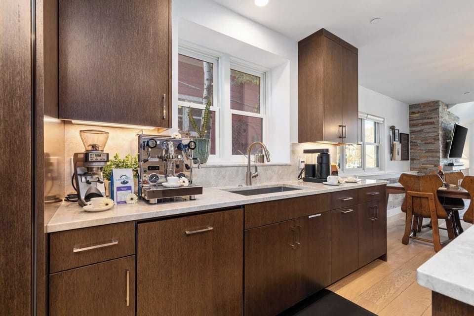 Ample storage and streamlined cabinetry make this kitchen as functional as it is beautiful. PEA-1009
