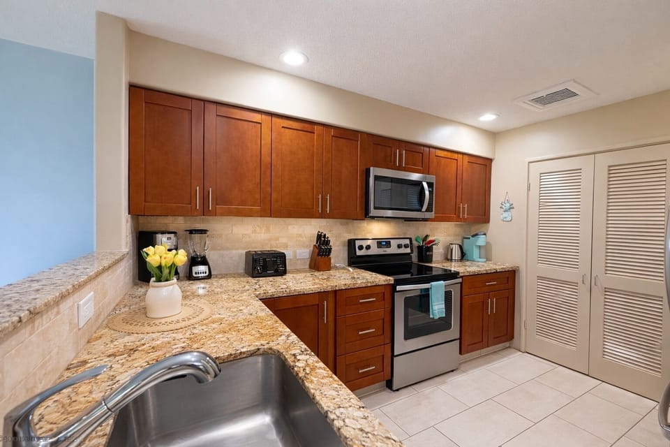 A bright and updated kitchen is the perfect place to prep meals  KRO-F102