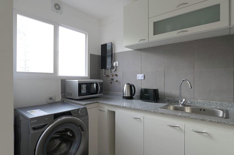 Studio | Private kitchen | Fridge, microwave, stovetop, cookware/dishes/utensils