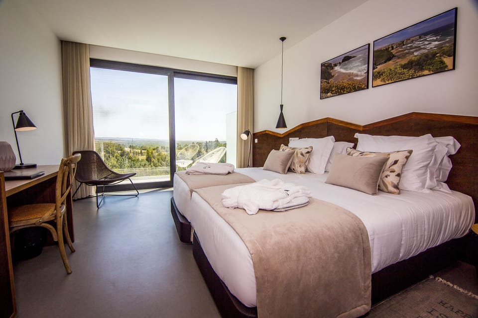 Luxury Twin Room, Non Smoking, Ensuite | Minibar, in-room safe, desk, soundproofing