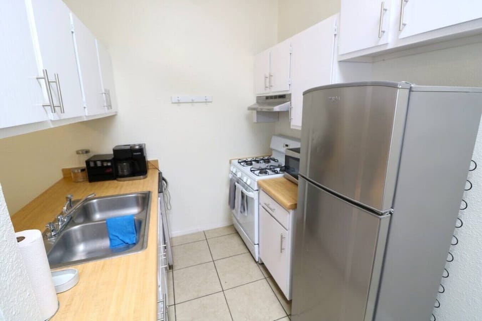 Kitchen/ Microwave