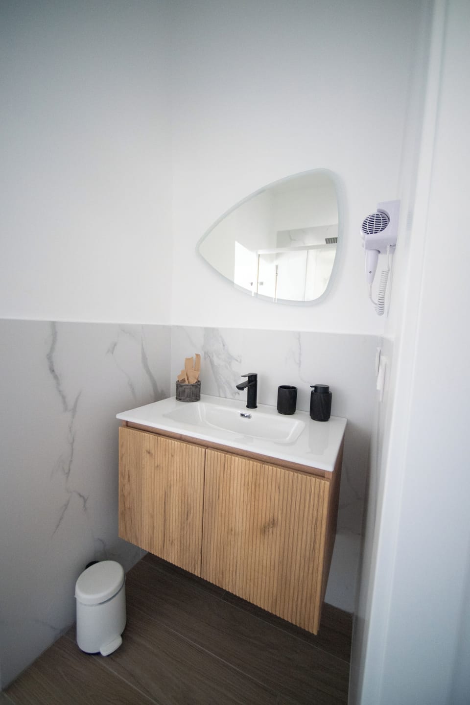 Deluxe Triple Room, Balcony, Courtyard View | Bathroom | Shower, free toiletries, hair dryer, towels