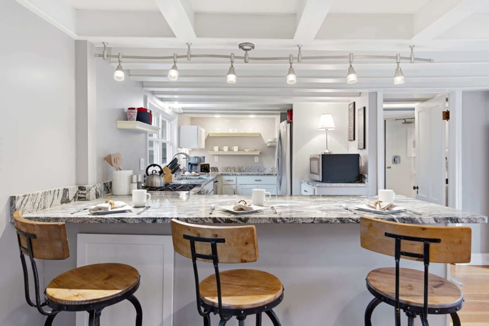 The airy kitchen is well equipped for an unforgettable getaway​