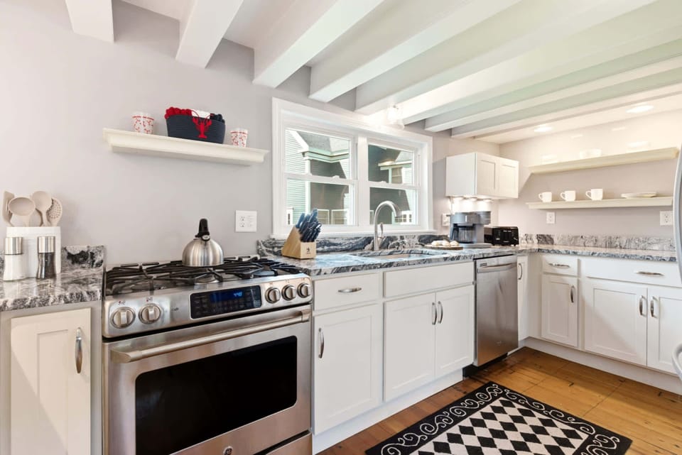 The airy kitchen is well equipped for an unforgettable getaway​