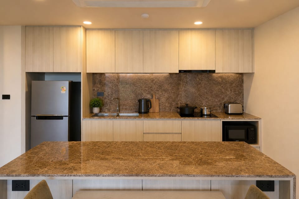 Luxury Condo, Balcony, Golf View | Private kitchen