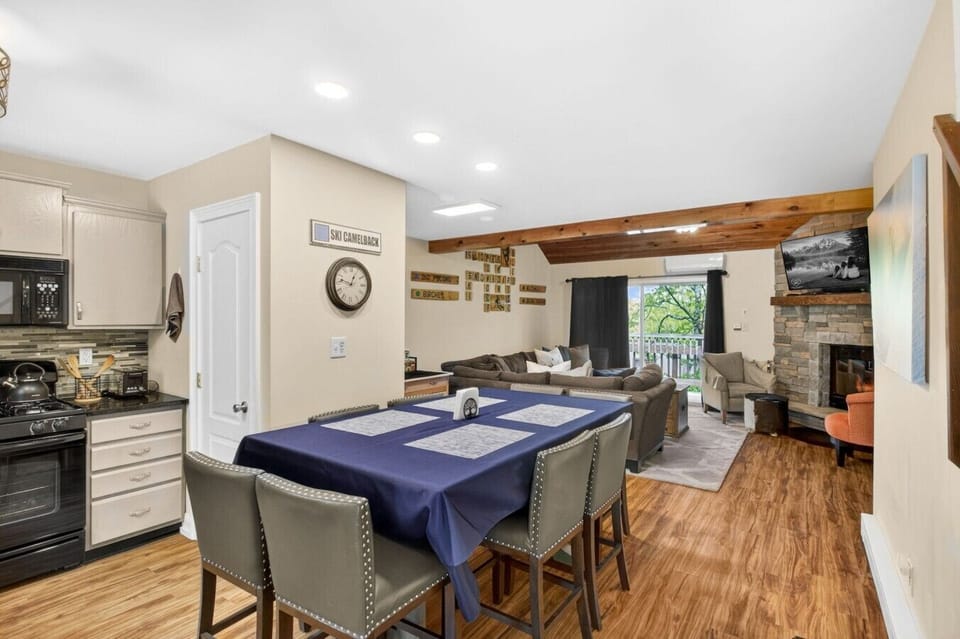 Gather together in the open main level with dining, kitchen, living space, and easy flow for meals, movies, and memories. 🏡🍽️