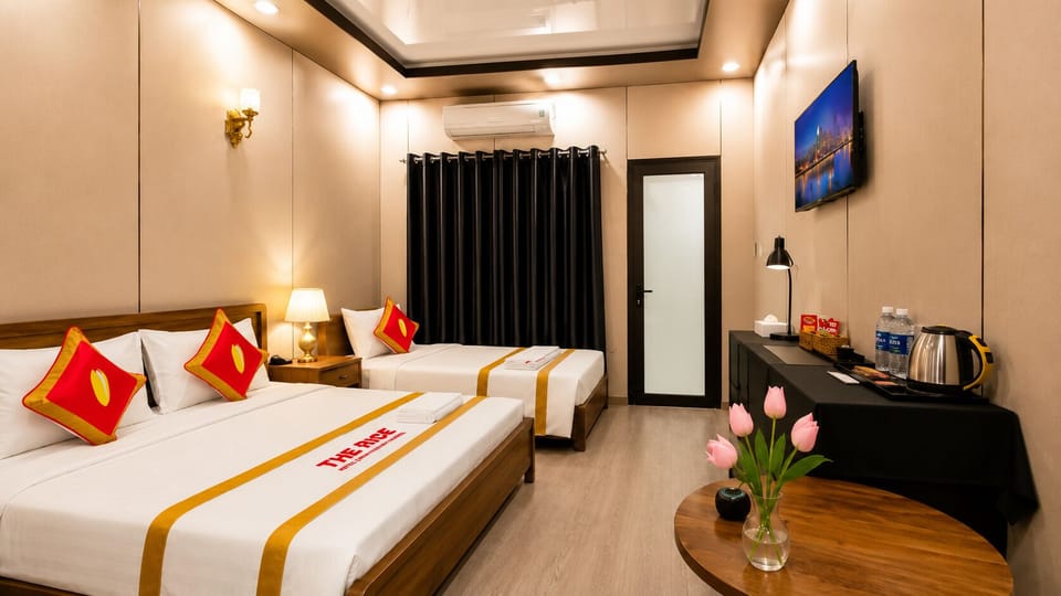 Premium Room, Balcony, City View | Minibar, desk, WiFi (free), bed sheets