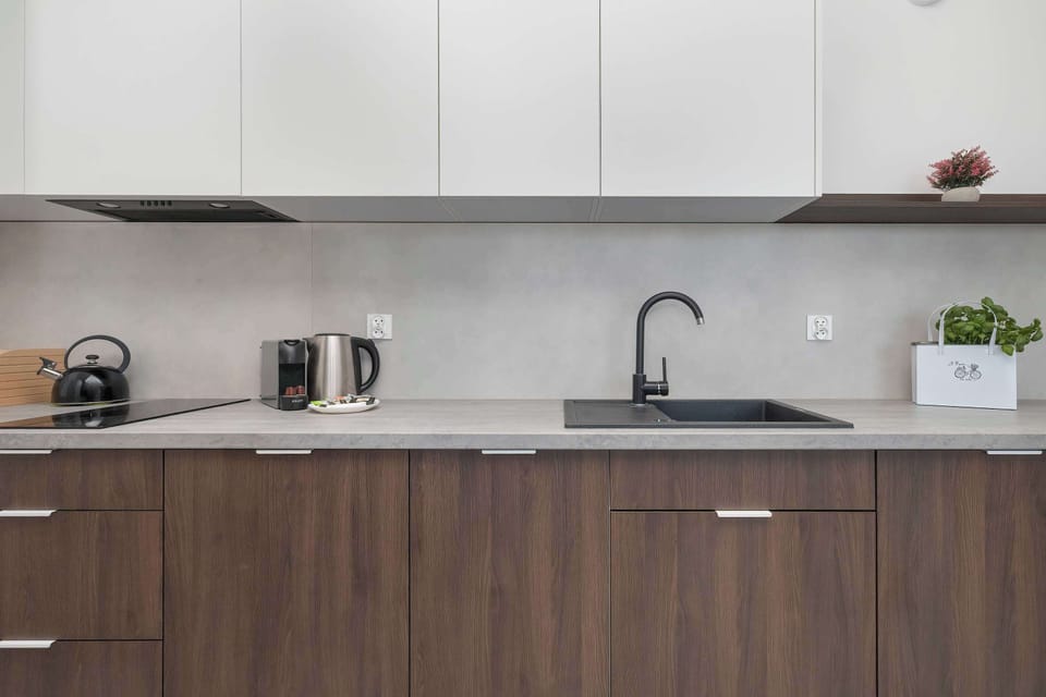 Fully equipped contemporary kitchen with modern appliances and generous workspace for cooking.