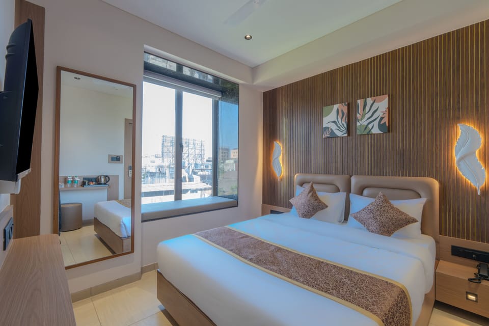 Deluxe Room | Desk, laptop workspace, free WiFi, bed sheets