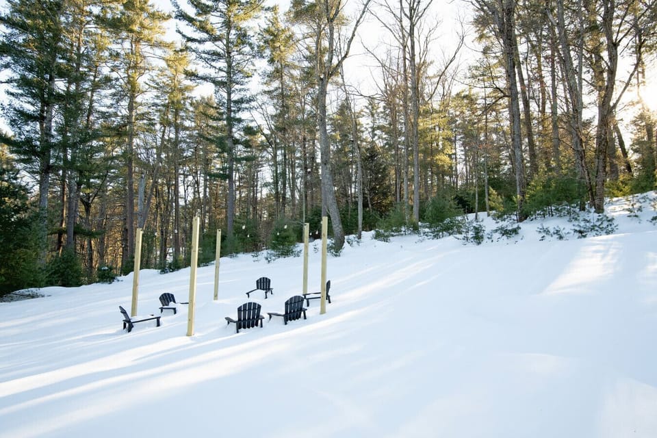 Outdoor Lounge: Warm your spirits around the fire pit with snowy pine views and enchanting stars!