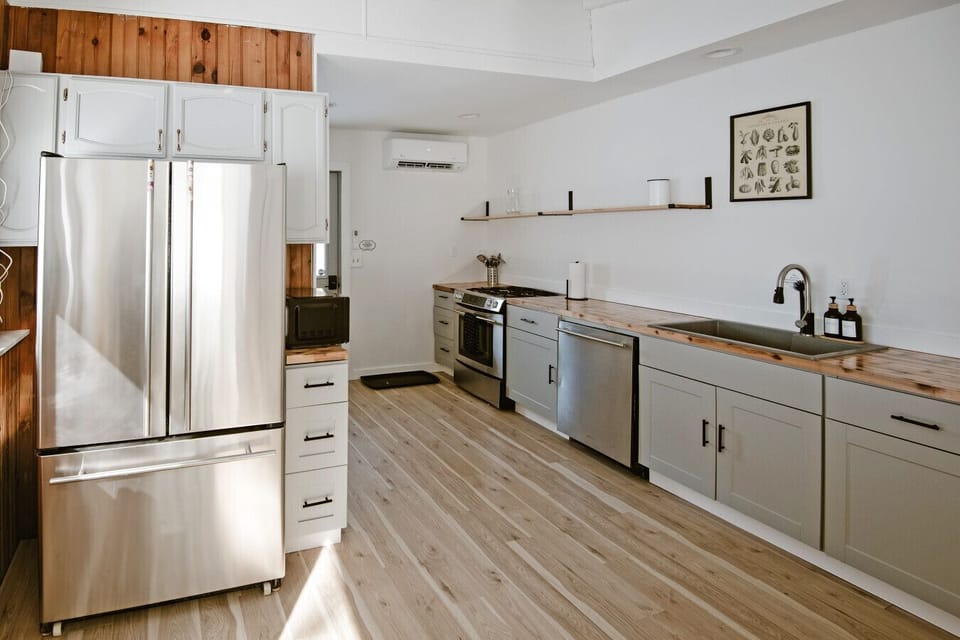 Kitchen: Bright and stylish space with stainless steel appliances and sleek wooden accents!