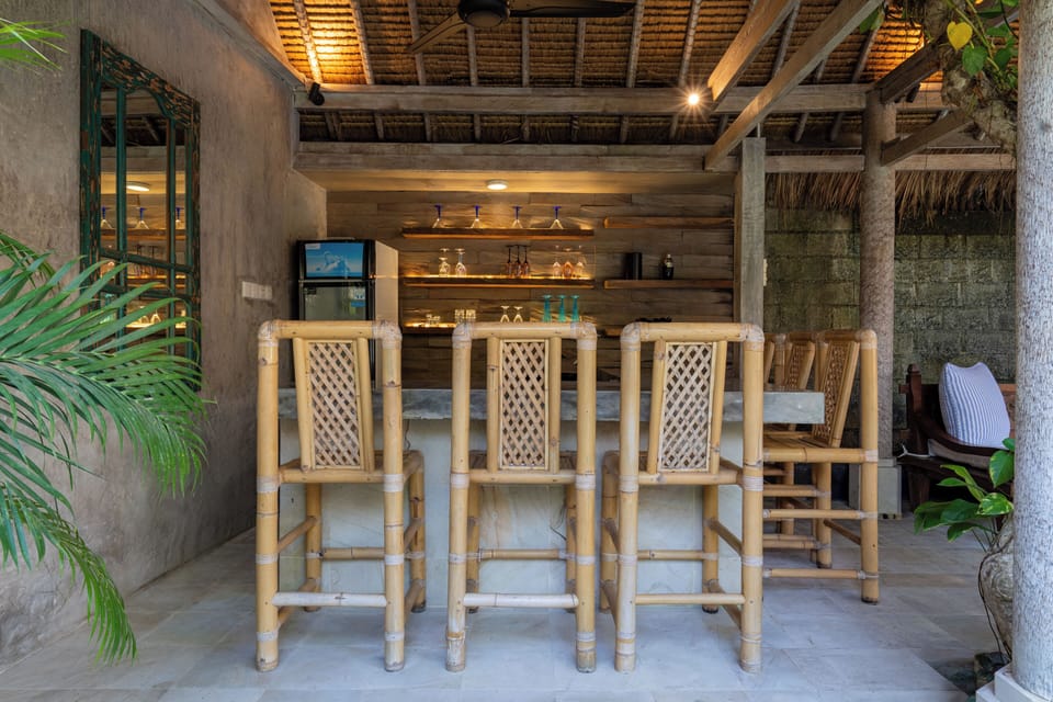 Poolside bar