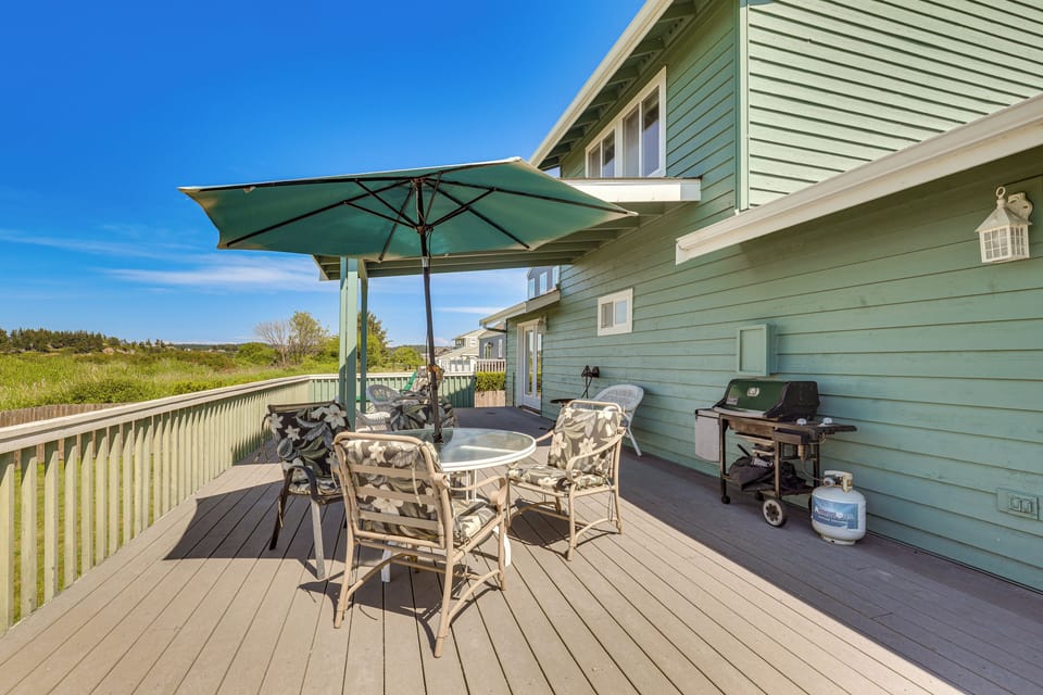 Furnished Deck | Dining Area | Gas Grill