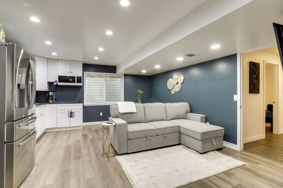 Living Room | Queen Sleeper Sofa