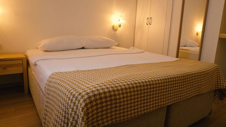 Apartment, 1 Bedroom, Garden View | Desk, free WiFi