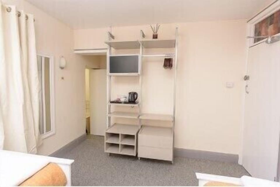 Standard Twin Room (Room 17) | Iron/ironing board, free cribs/infant beds, free WiFi, bed sheets