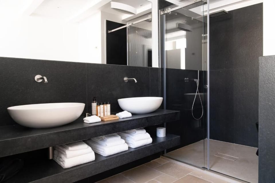 Family Room | Bathroom | Slippers, towels