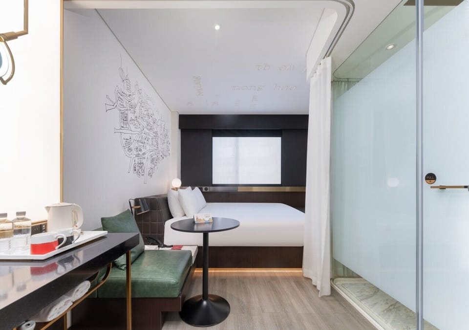 Double Room, 1 King Bed, Non Smoking | Minibar (free items), desk, laptop workspace, blackout drapes