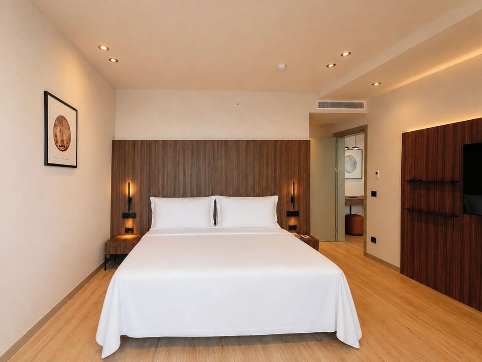 Minibar, laptop workspace, WiFi (free), bed sheets