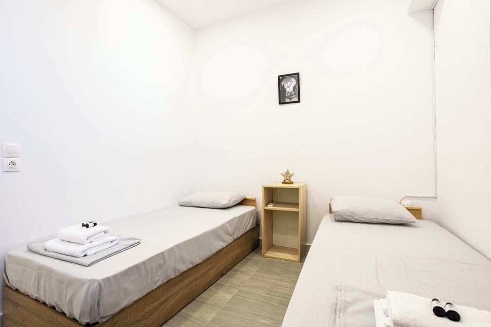 Single bedroom with fresh towels