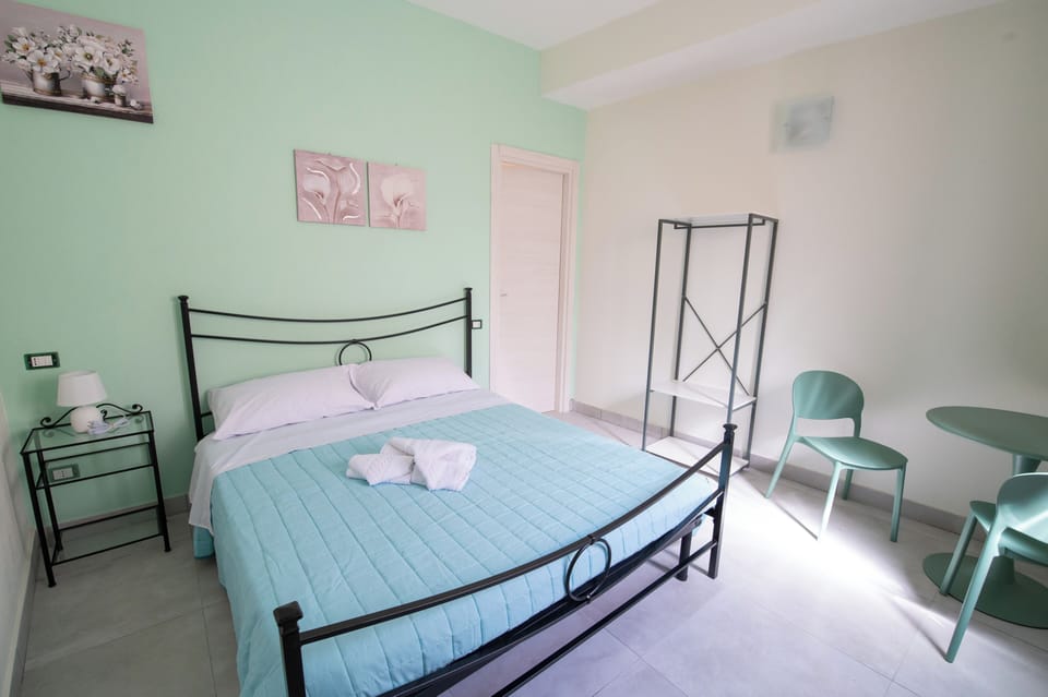 Classic Double or Twin Room, Balcony | Desk, laptop workspace, iron/ironing board, WiFi (free)